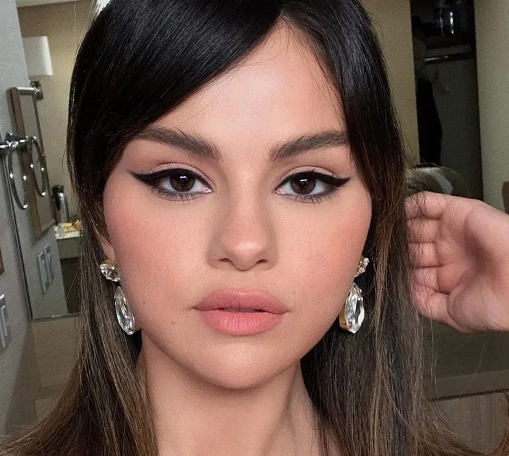 خط چشم گربهای