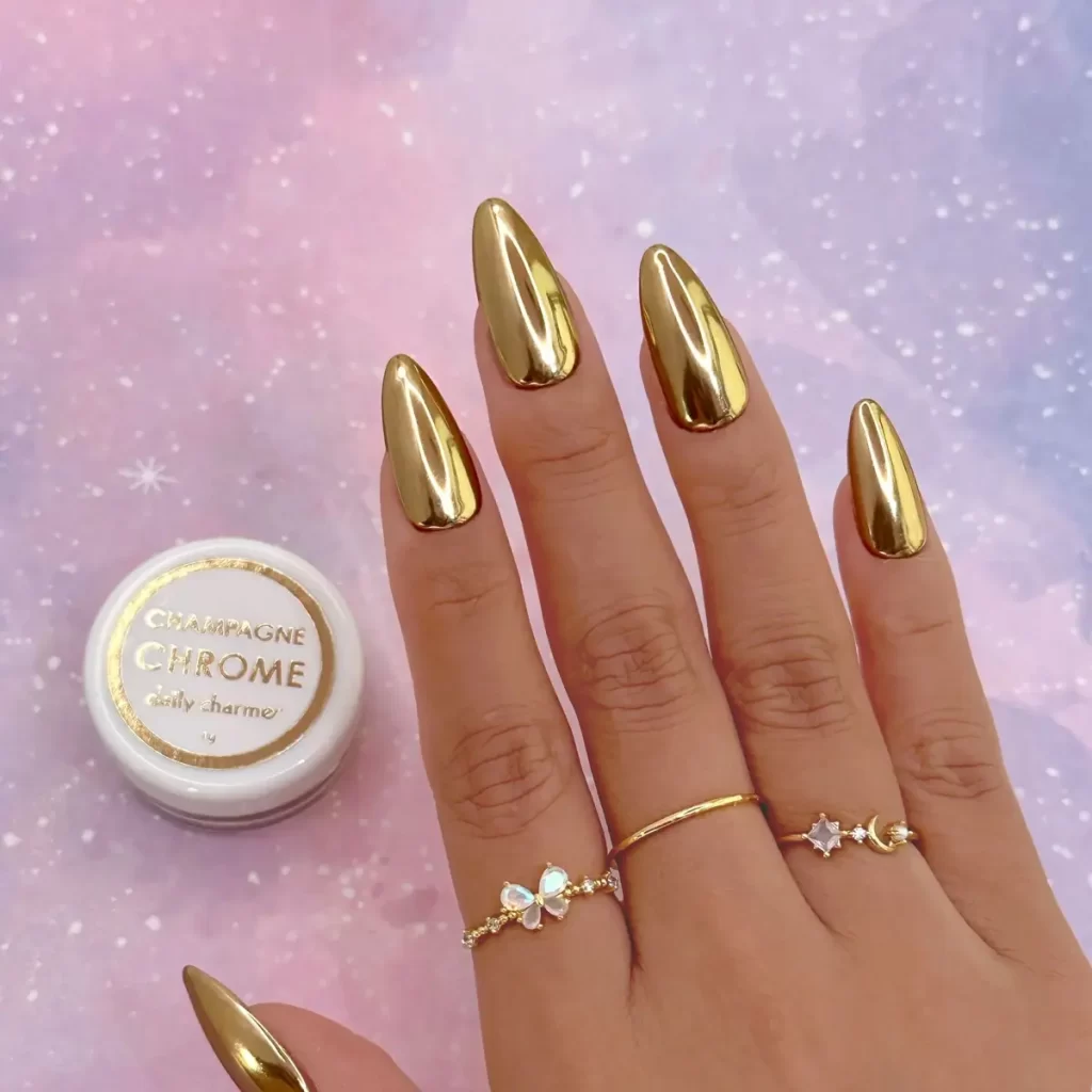 ناخن کروم آیینهای زرد