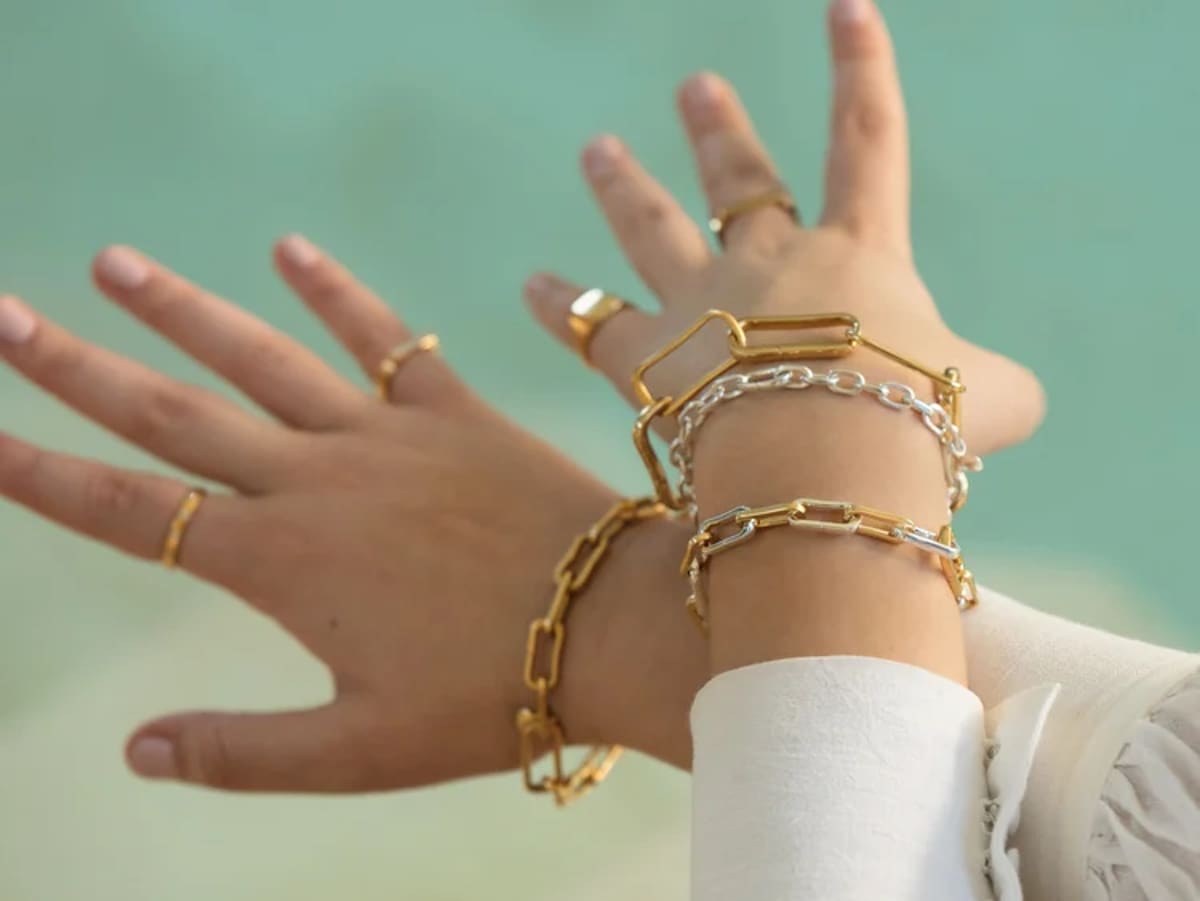 دستبند نقرهای یا طلایی