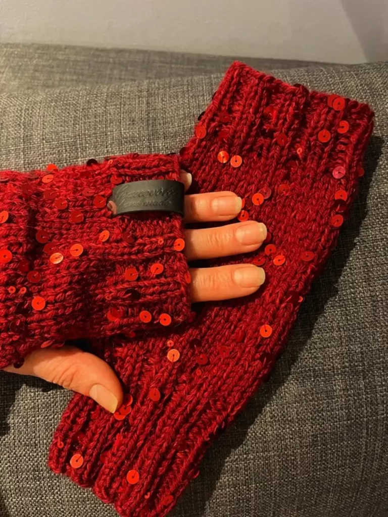 دستکش بافت پولکی پشمی قرمز