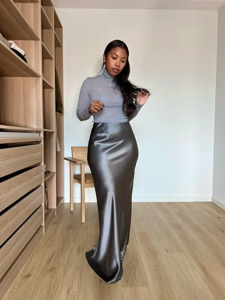 استایل پاییزی با دامن ساتن طوسی