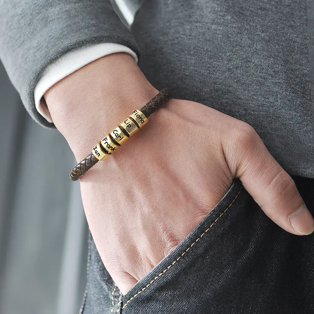 دستبند چرمی قهوه ای با پلاک طلا