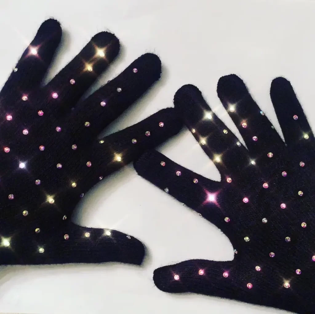 دستکش بافت پولکی سیاه با پولک های رنگارنگ و درخشنده