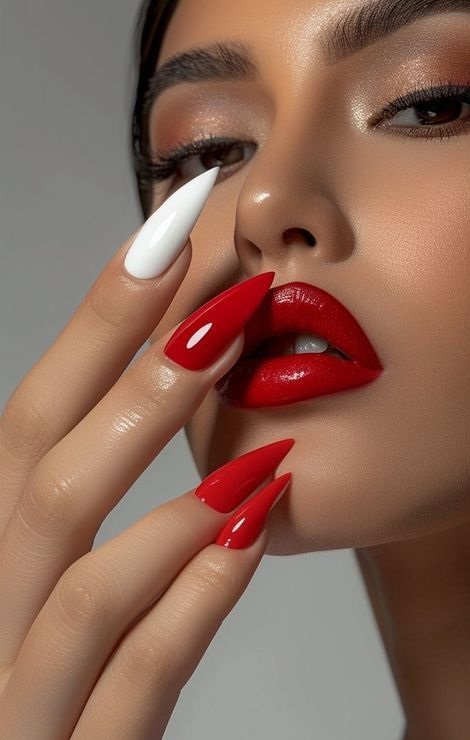 دیزاین ناخن قرمز