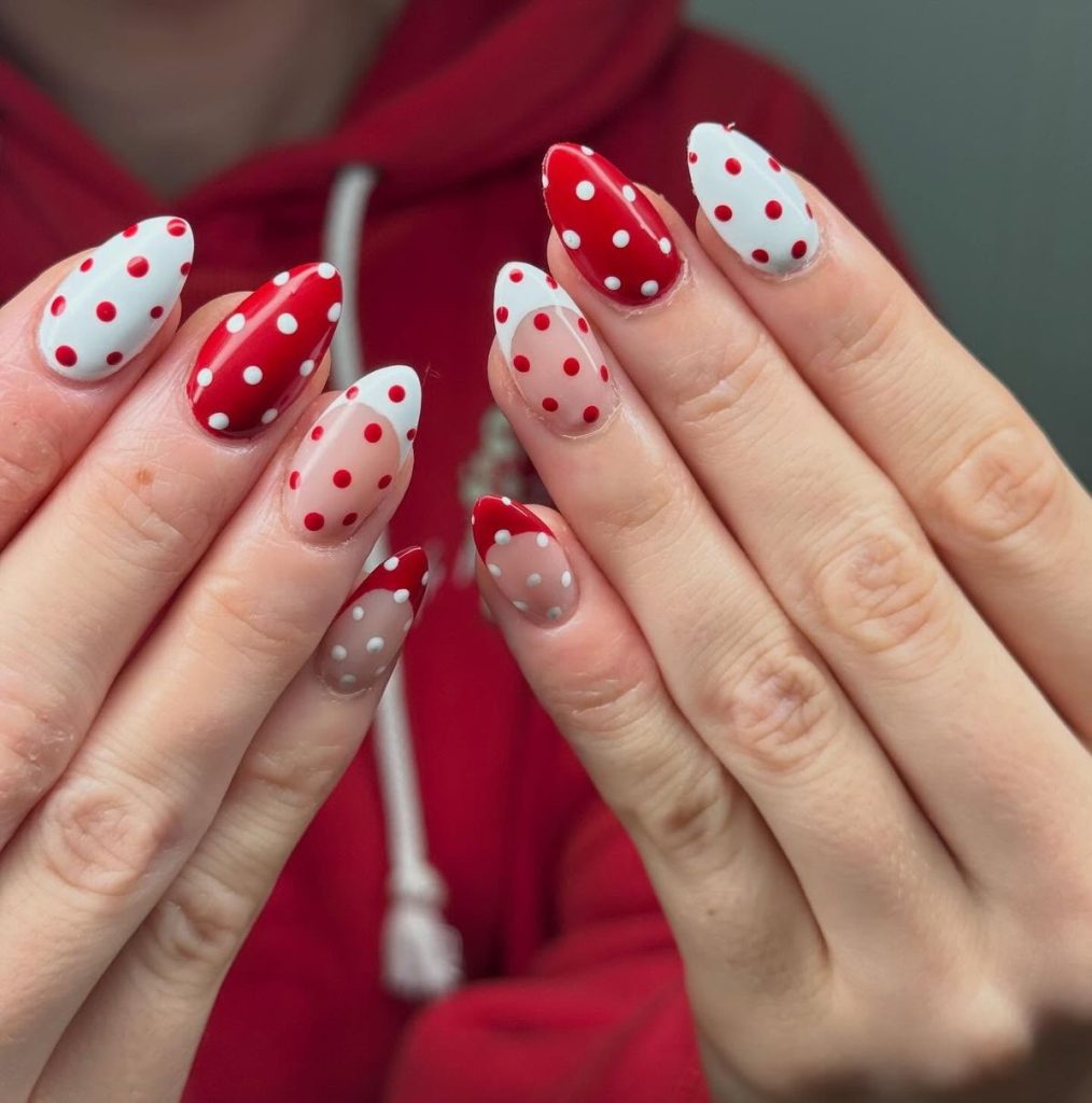 ناخن فانتزی کیوت قرمز و صورتی خال خالی