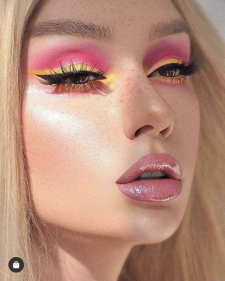 خط چشم زرد و صورتی