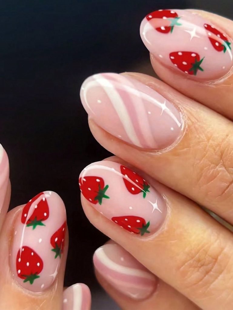 طرح توت فرنگی رو ناخن