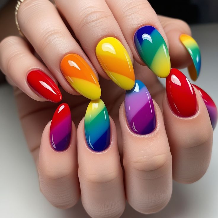 طرح‌های رنگارنگ ناخن