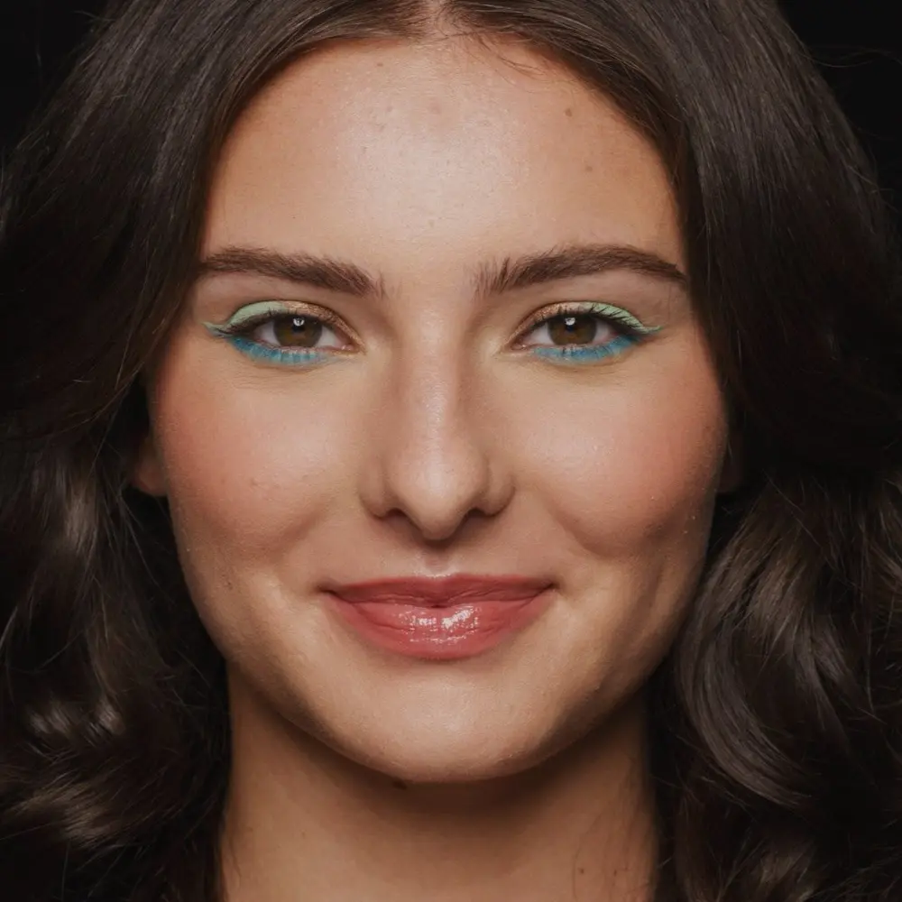 خط چشم رنگی ابی