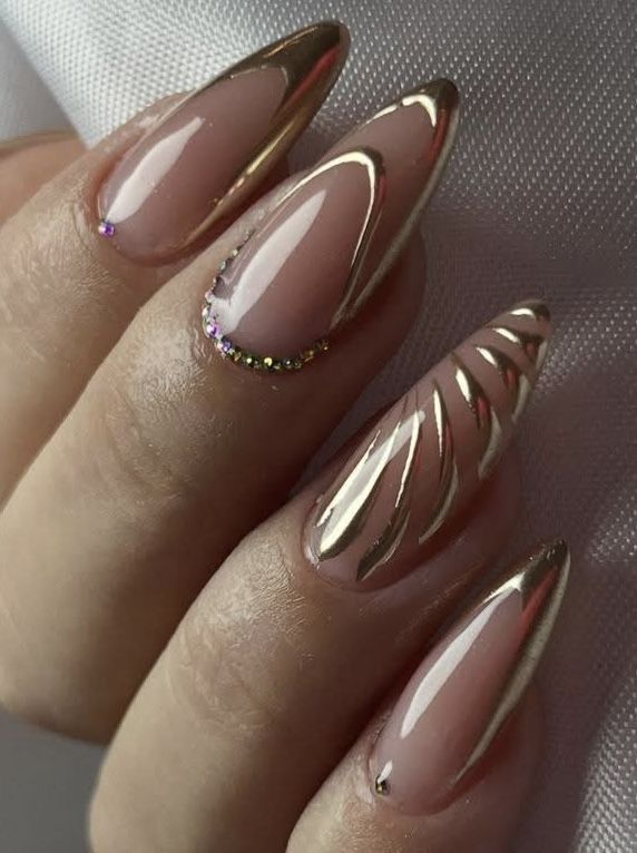 دیزاین ناخن با کروم طلایی