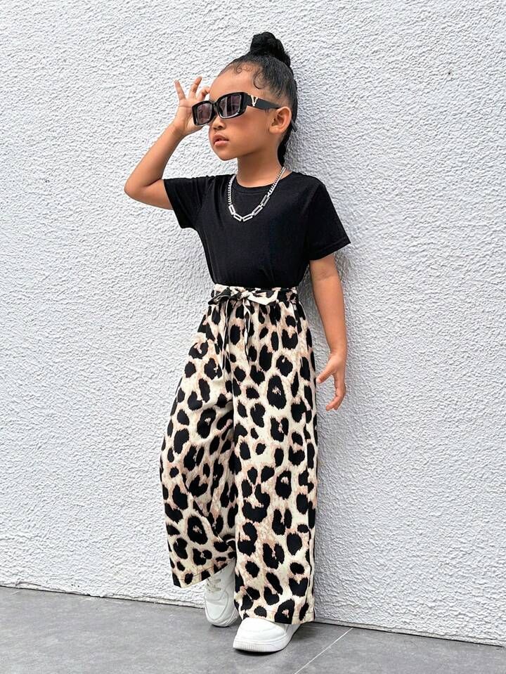 دختر بچه با شلوار پلنگی