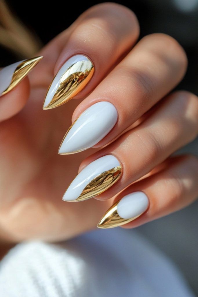دیزاین ناخن با کروم طلایی و سفید