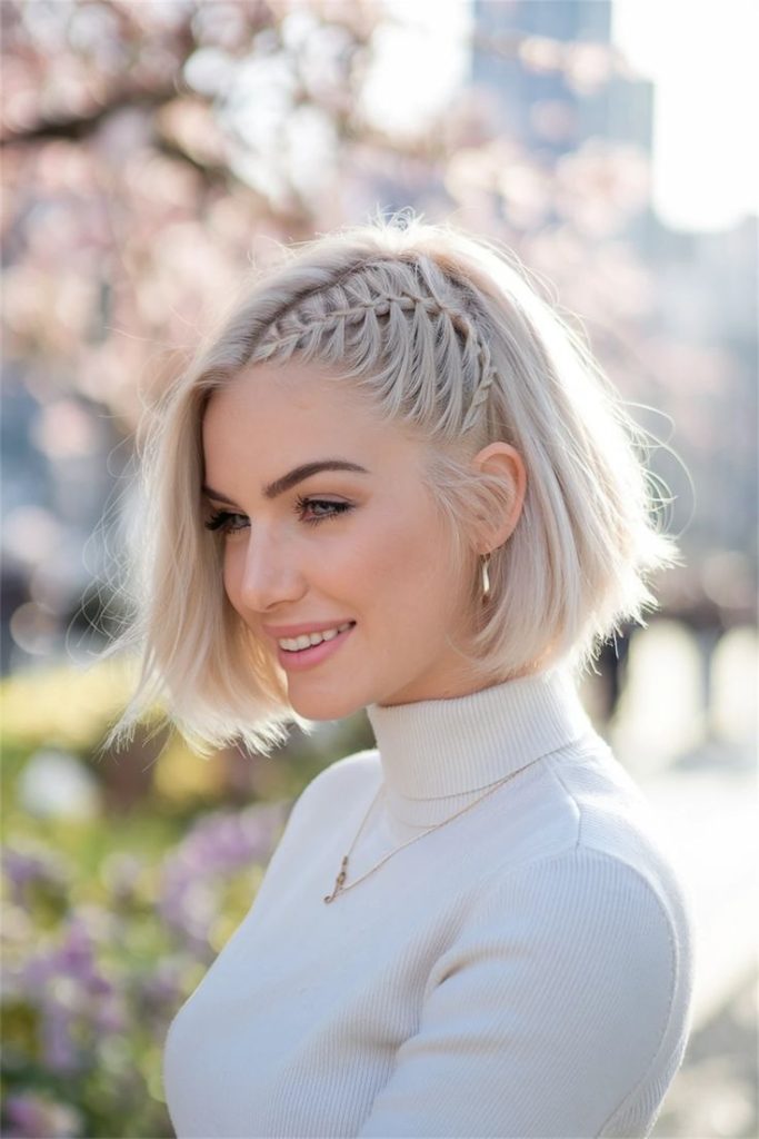 مدل بافت مو جدید زن جذاب با موهای هایلایت شده