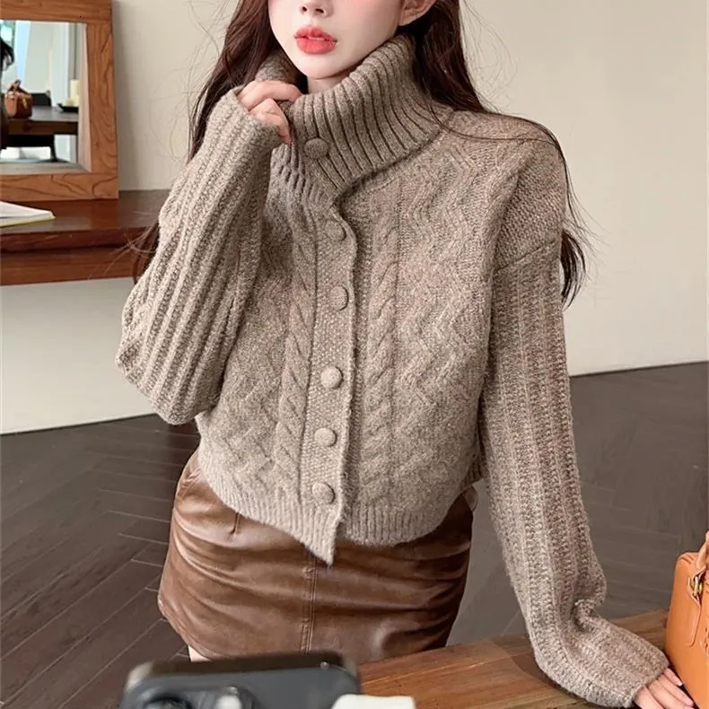 کت بافتی یقه‌بلند زنانه کرم یتره