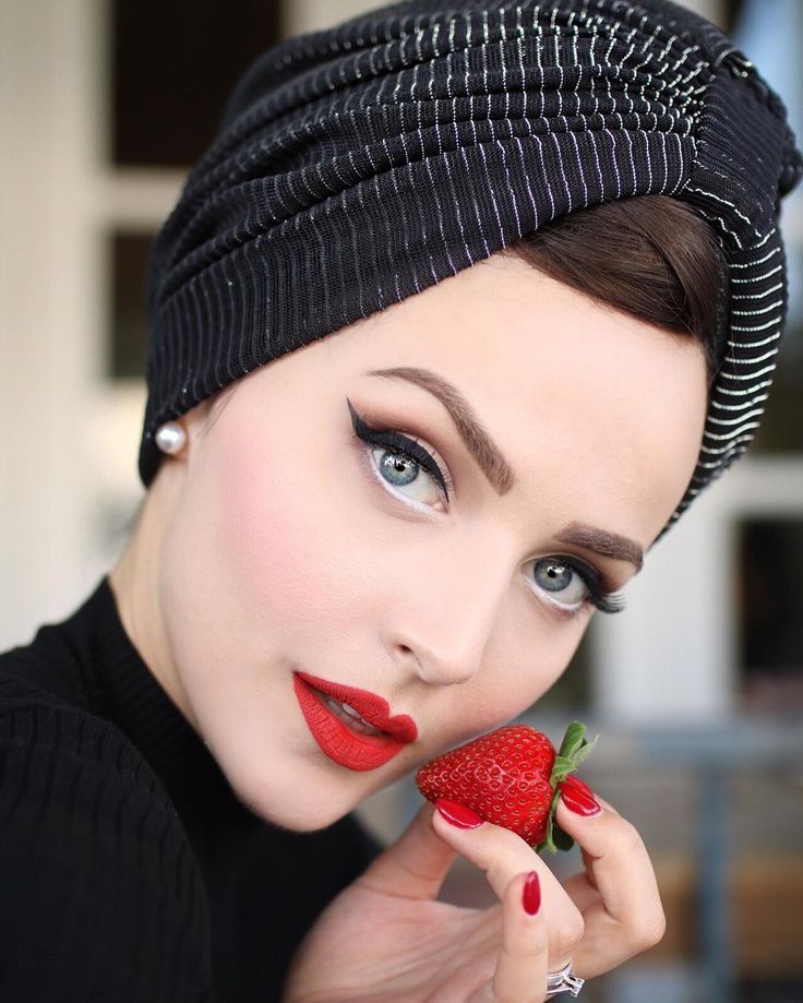 رنگ توتفرنگی در آرایش