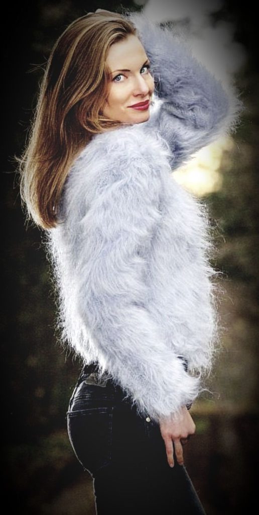 پلیور موهر خزدار زنانه سفید