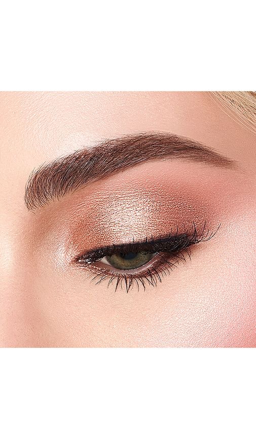 سایه چشم نرم و براق