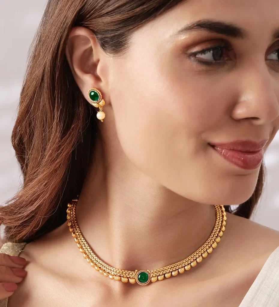 گردنبند طلا با نگین سبز