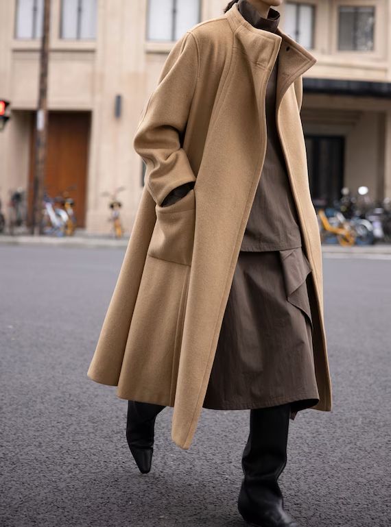 کت بافتی یقه‌بلند زنانه قهوه ای روشن