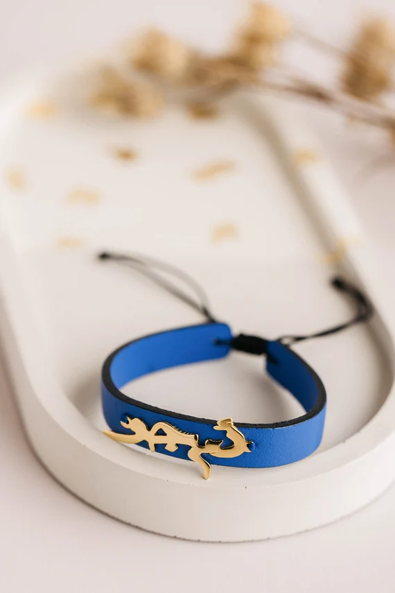 دستبند چرمی ابی با پلاک طلا فارسی