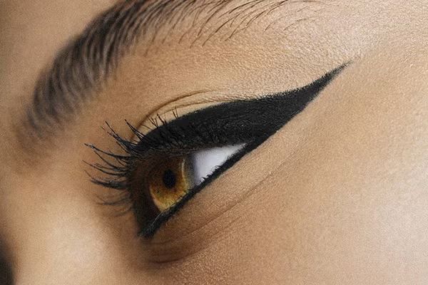 خط چشم گربهای