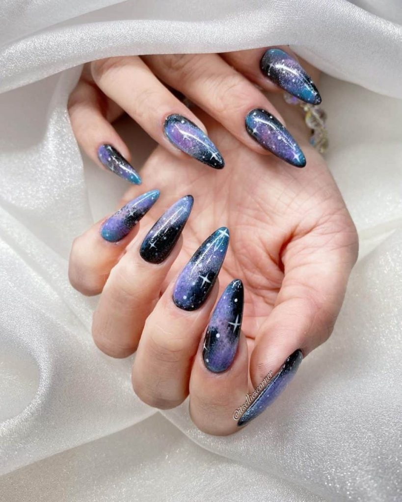 دیزاین ناخن کهکشانی بنفش