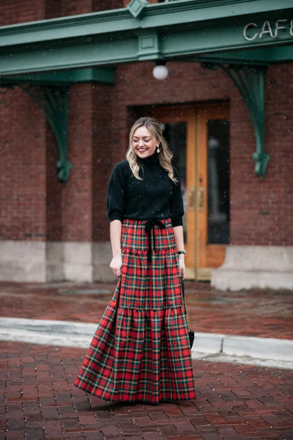 استایل پاییزی با دامن چهارخونه قرمز