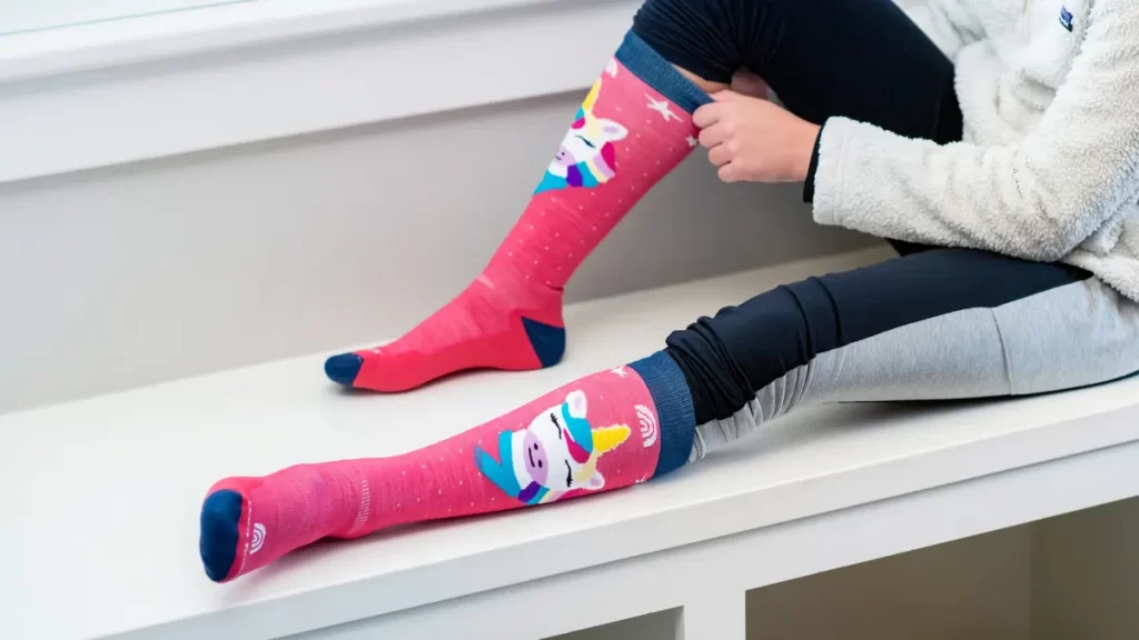 جوراب پشمی دخترانه صورتی با طرح تک شاخ سفید