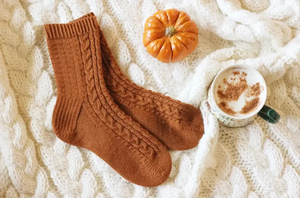 جوراب قهوه ای پشمی