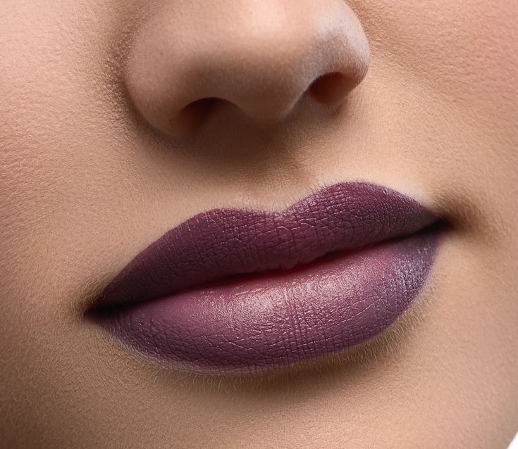 رژلب مات تیره بادمجونی