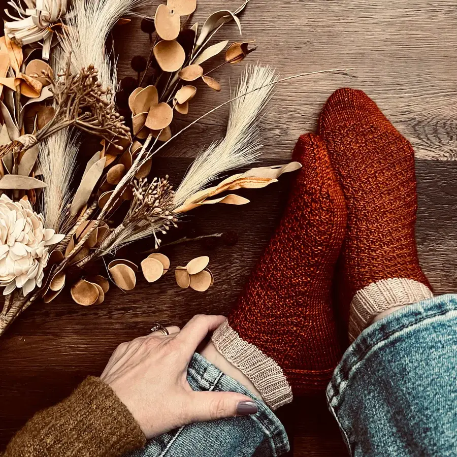 جوراب گرم و کلفت به رنگ اجری