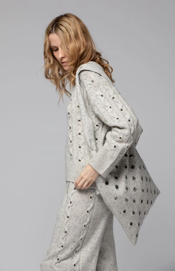 کیف زنانه پشمی سفید نقره ای