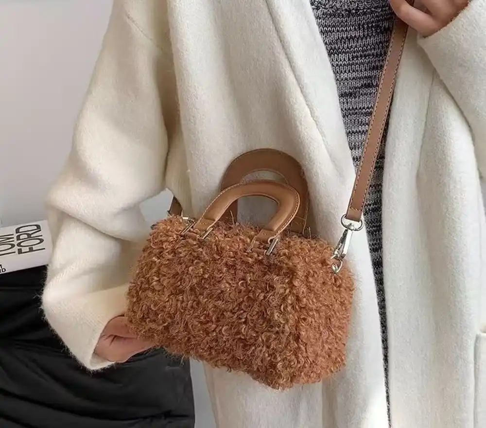 کیف زنانه پشمی قهوه ای کوچک