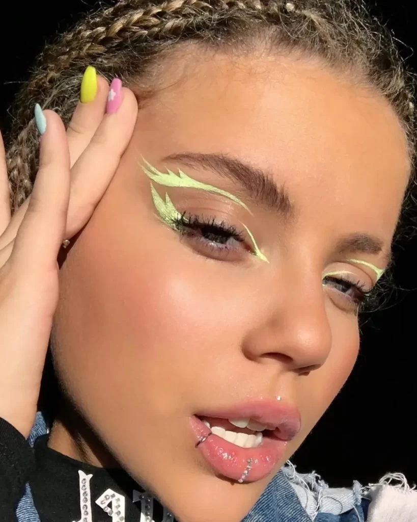 خط چشم گرافیکی سبز فسفری