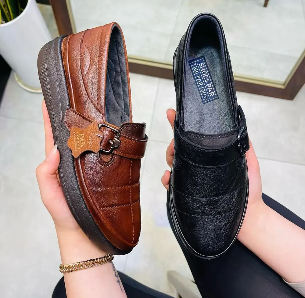 2 کفش طبی زنانه سیاه و قهوه ای