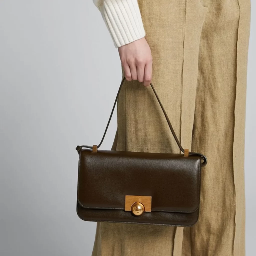 کیف شونی کلاسیک ساده و قهوه ای تیره با بند بلند