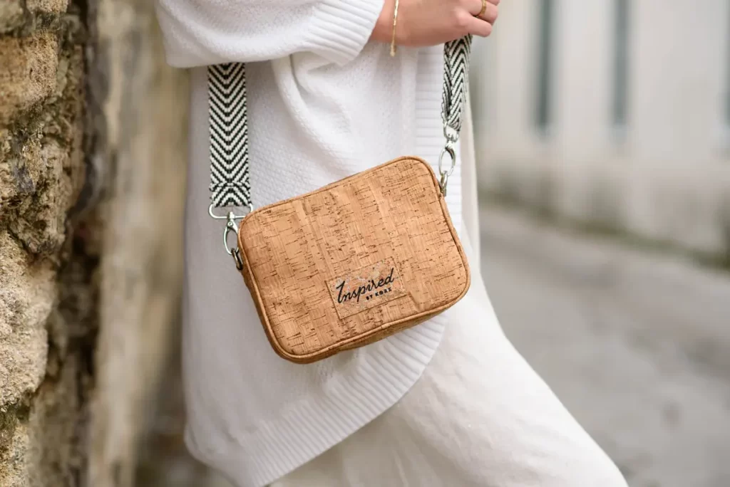 کیف بندی کوچک قهوه ای روشن