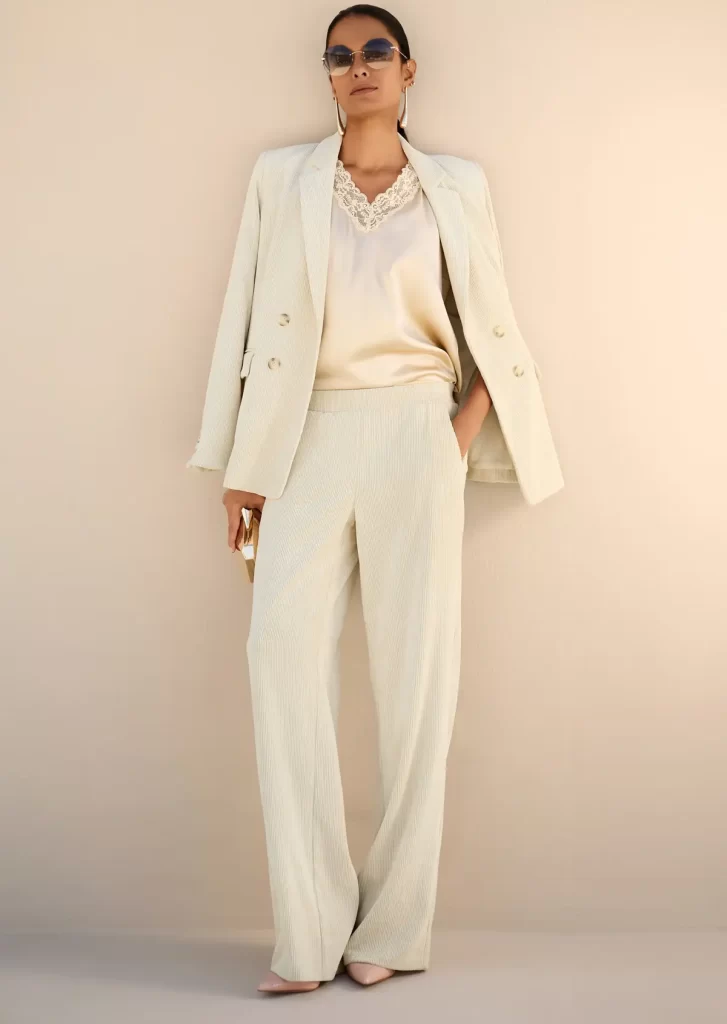 ست کت و شلوار مخمل کبریتی زنانه سفید کرم