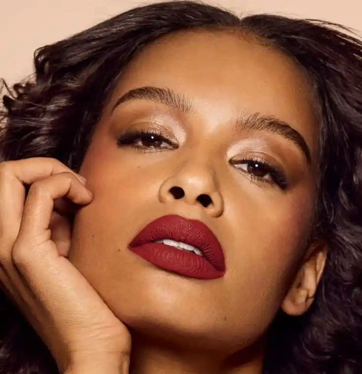 رژ لب مات قرمز