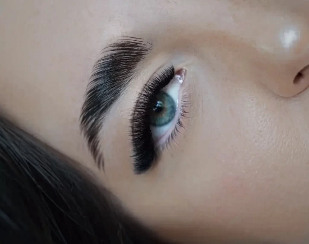 مژه مگاوالیوم