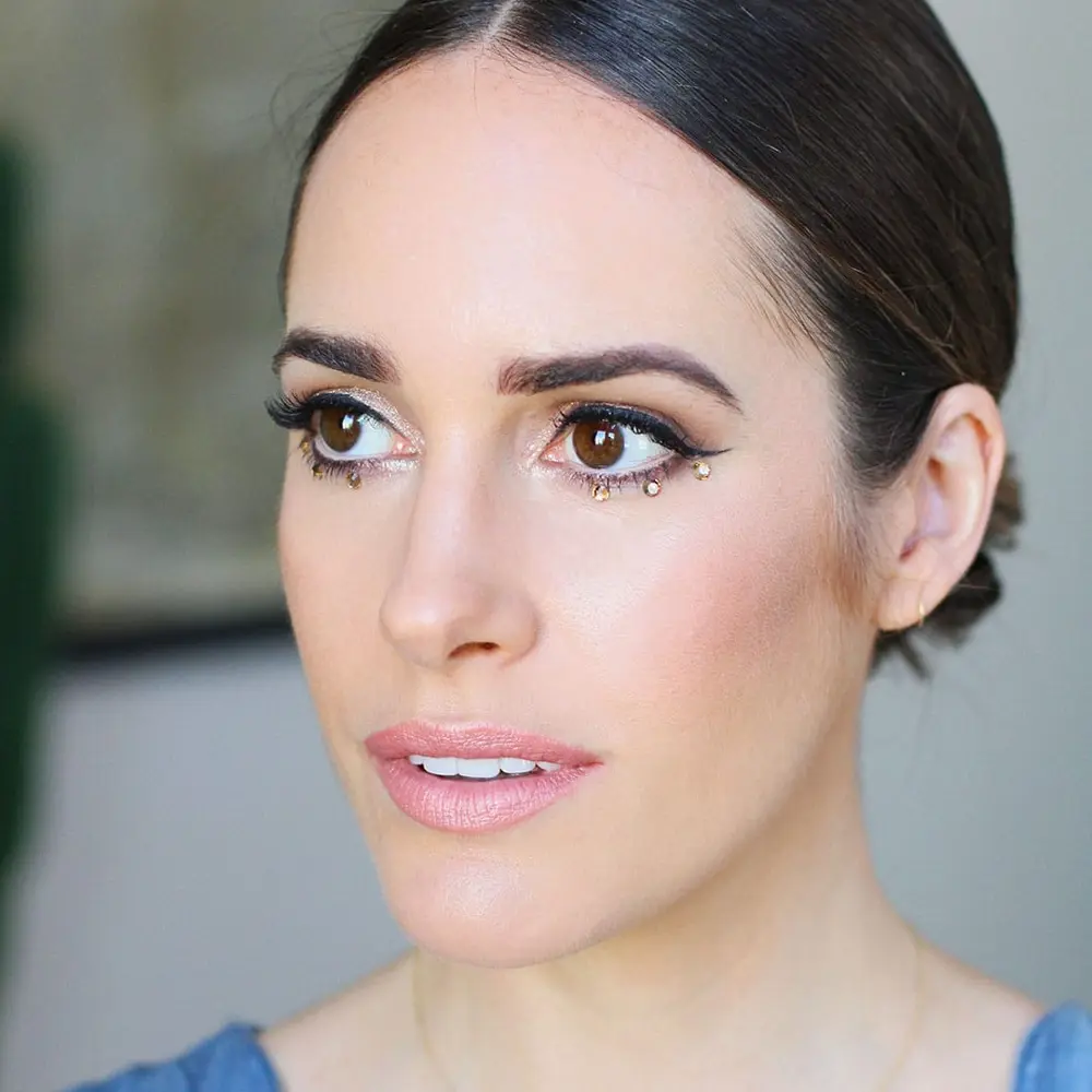 زن با میکاپ خاص