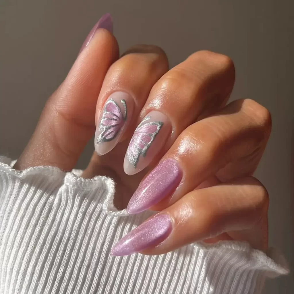 دیزاین ناخن مخمل صورتی با طرح پروانه