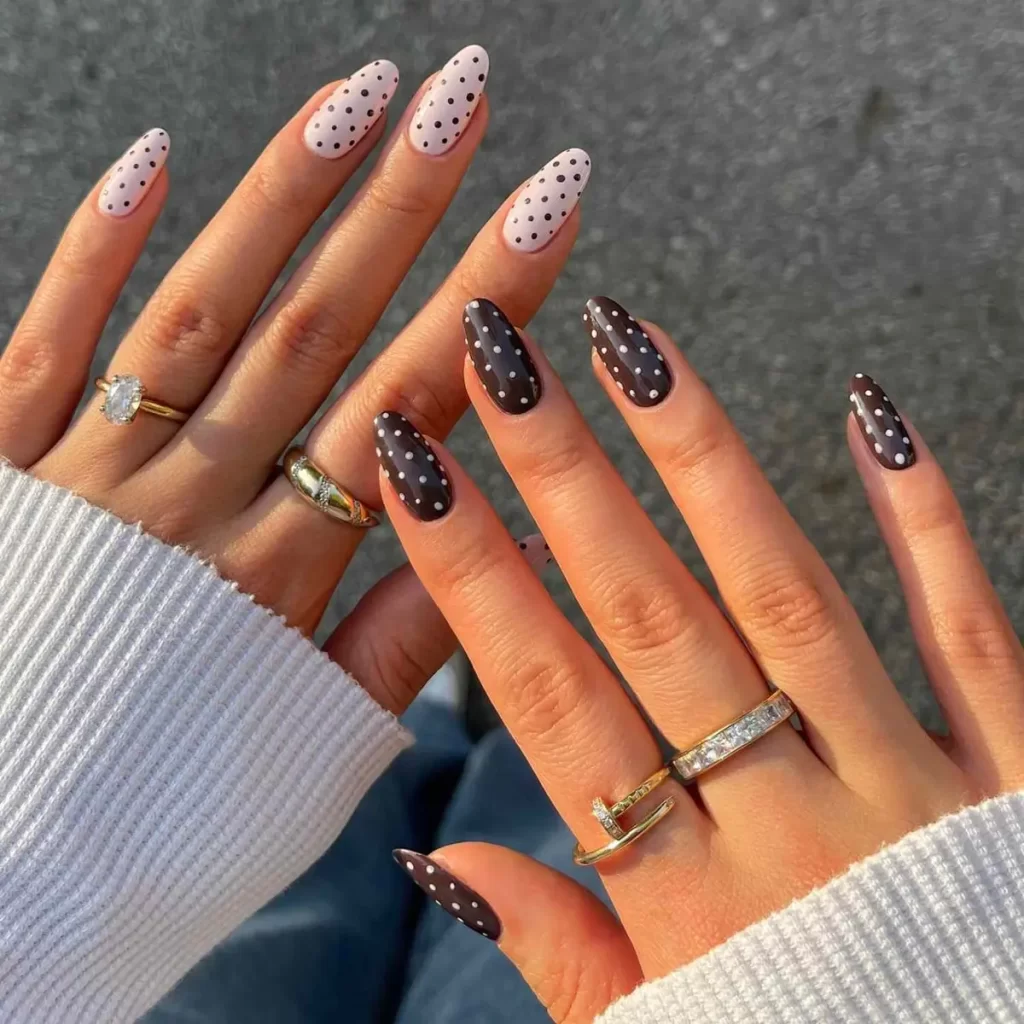 دیزاین ناخن خالخالی سیاه و سفید