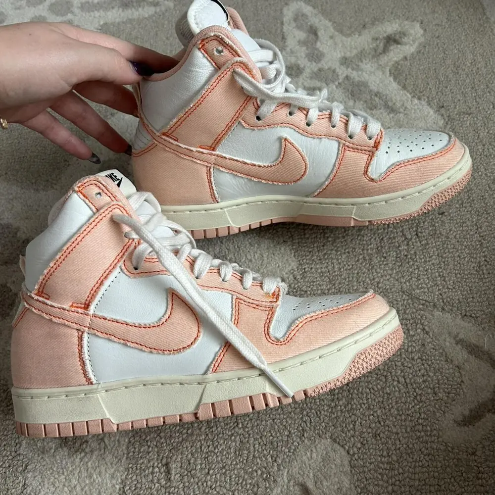 کتونی ساق دار نایک صورتی و سفید