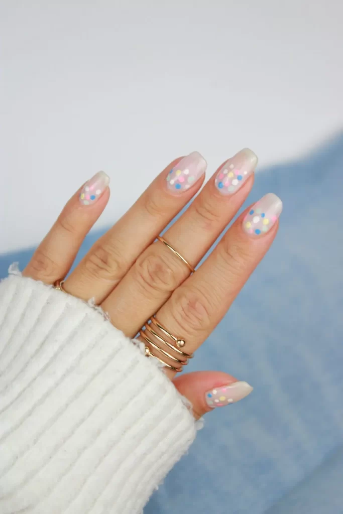 دیزاین ناخن خالخالی رنگی