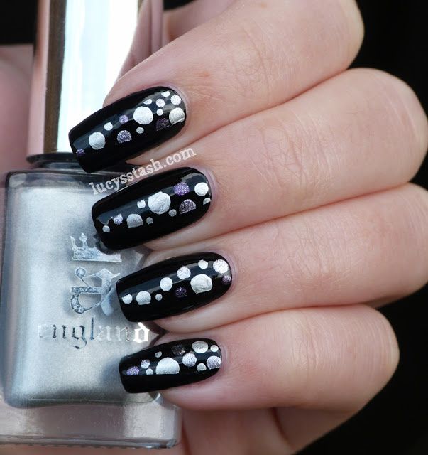 دیزاین ناخن با دایره متالیک