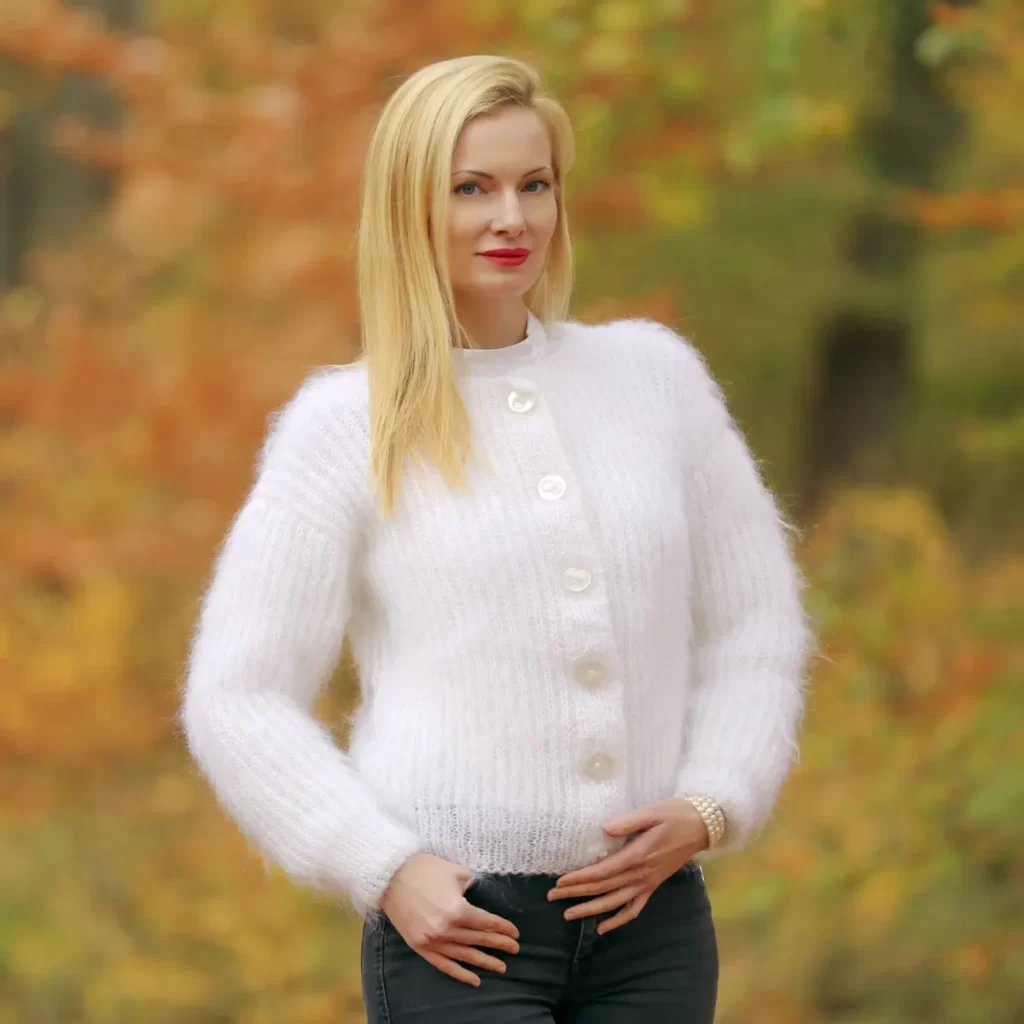 پلیور موهر خزدار زنانه سفید