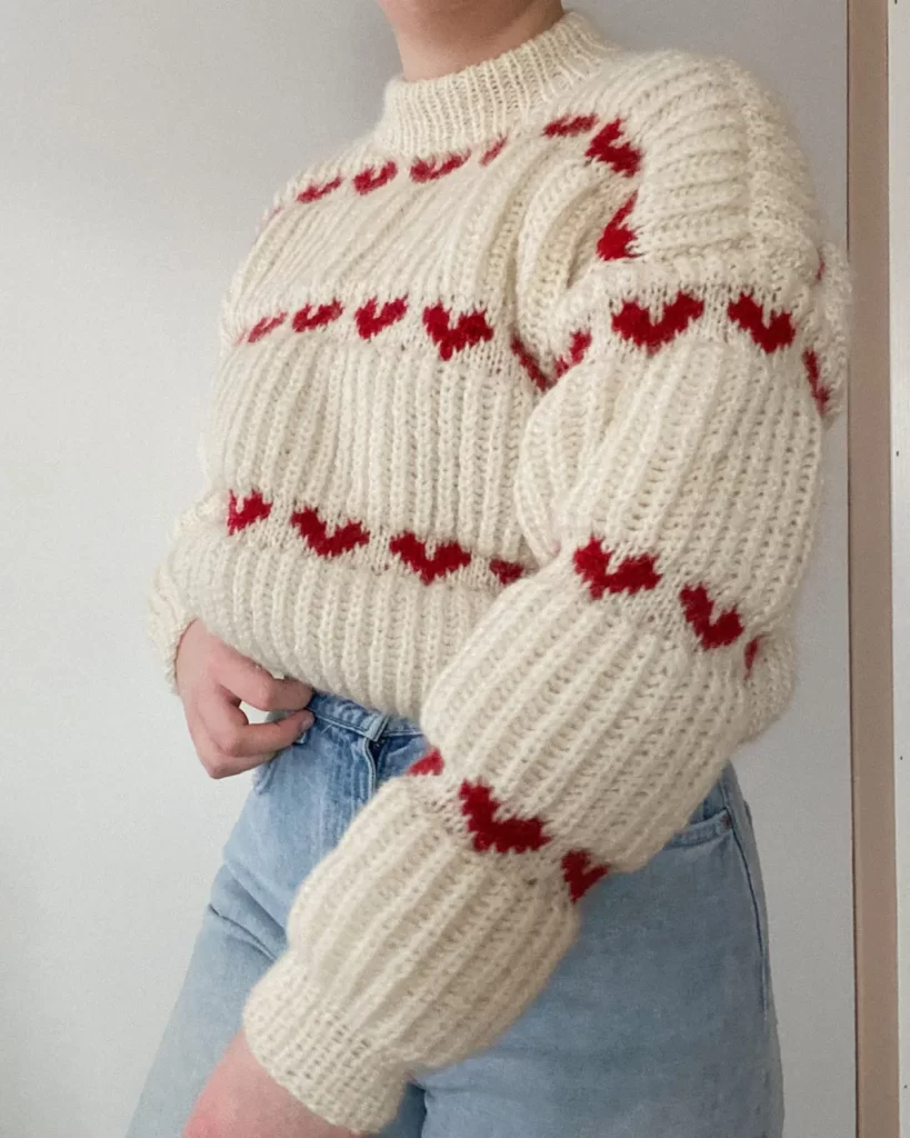 پلیور بافت قلبی زنانه سفید با قلب های قرمز