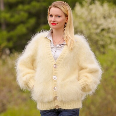 پلیور موهر خزدار زنانه طلایی روشن