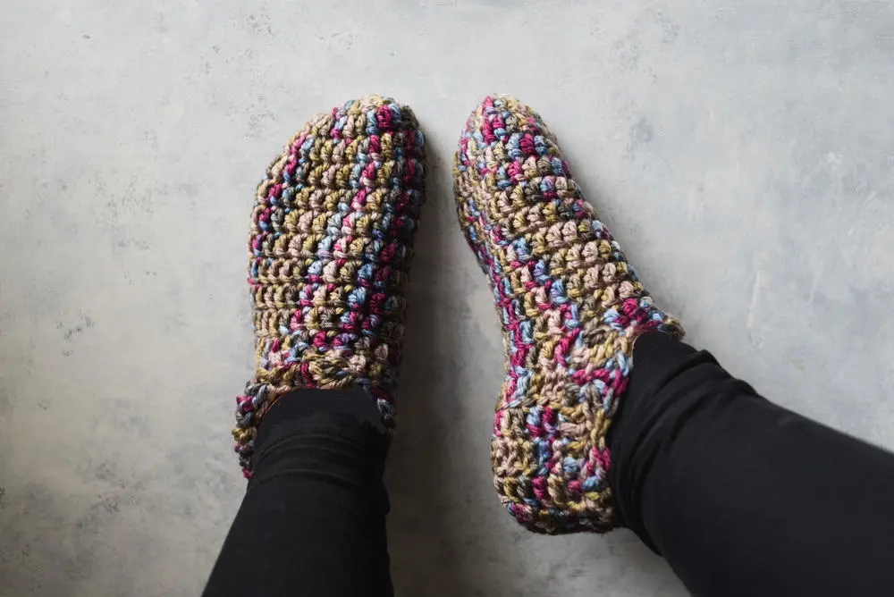 صندل بافتنی جلوبسته زنونه رنگارنگ